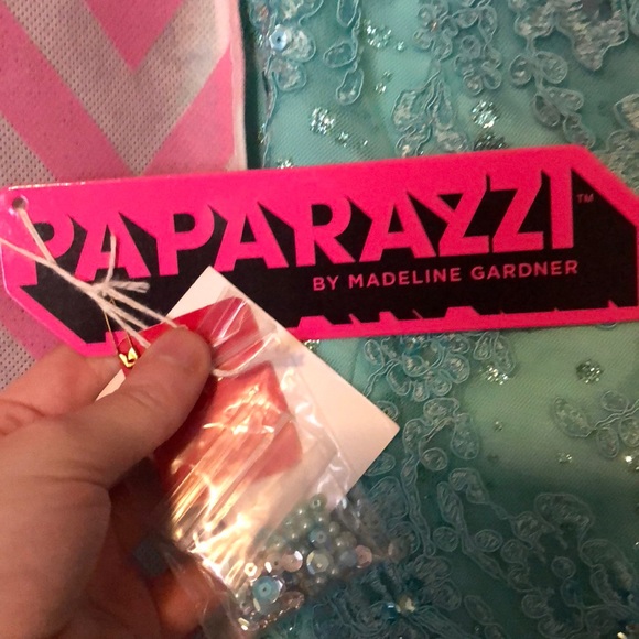 Mori Lee Size 8, 2 piece dress with a train - Picture 6 of 6